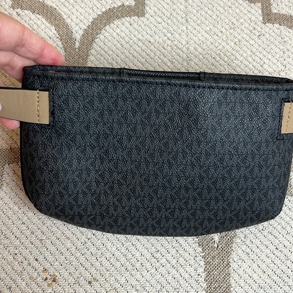 Michael Michael Kors Women's Silver Jet Set Fanny Pack Belt Bag, L/XL - Picture 10 of 14